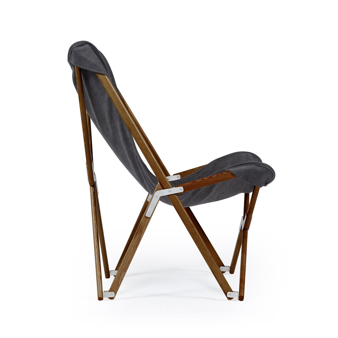 Telami Tripolina chair is the timeless folding chair, like butterfly, the iconic outdoor furniture. Relax on your sofa or on your jeans Tripolina.