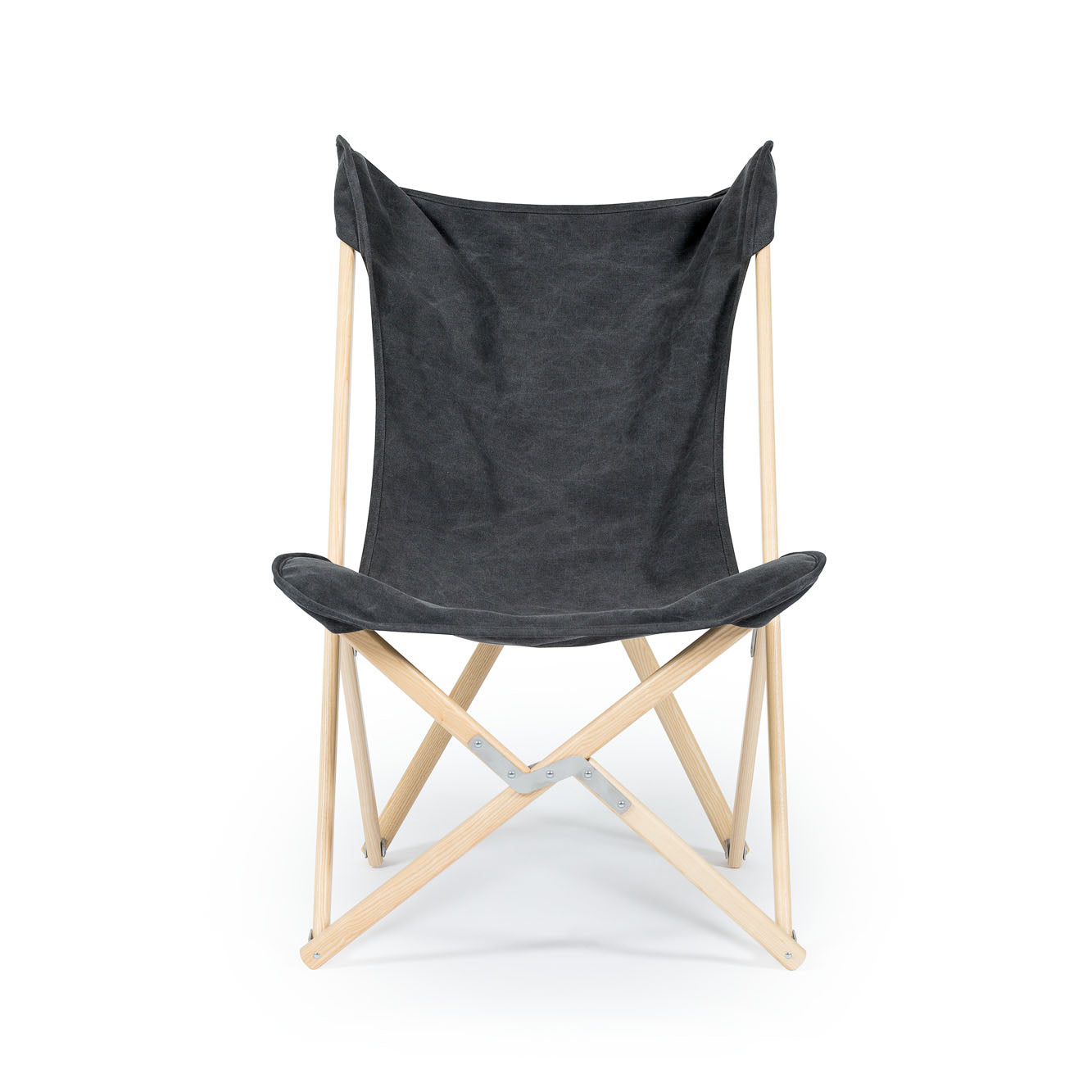 Telami Tripolina chair is the timeless folding chair, like butterfly, the iconic outdoor furniture. Relax on your sofa or on your jeans Tripolina.