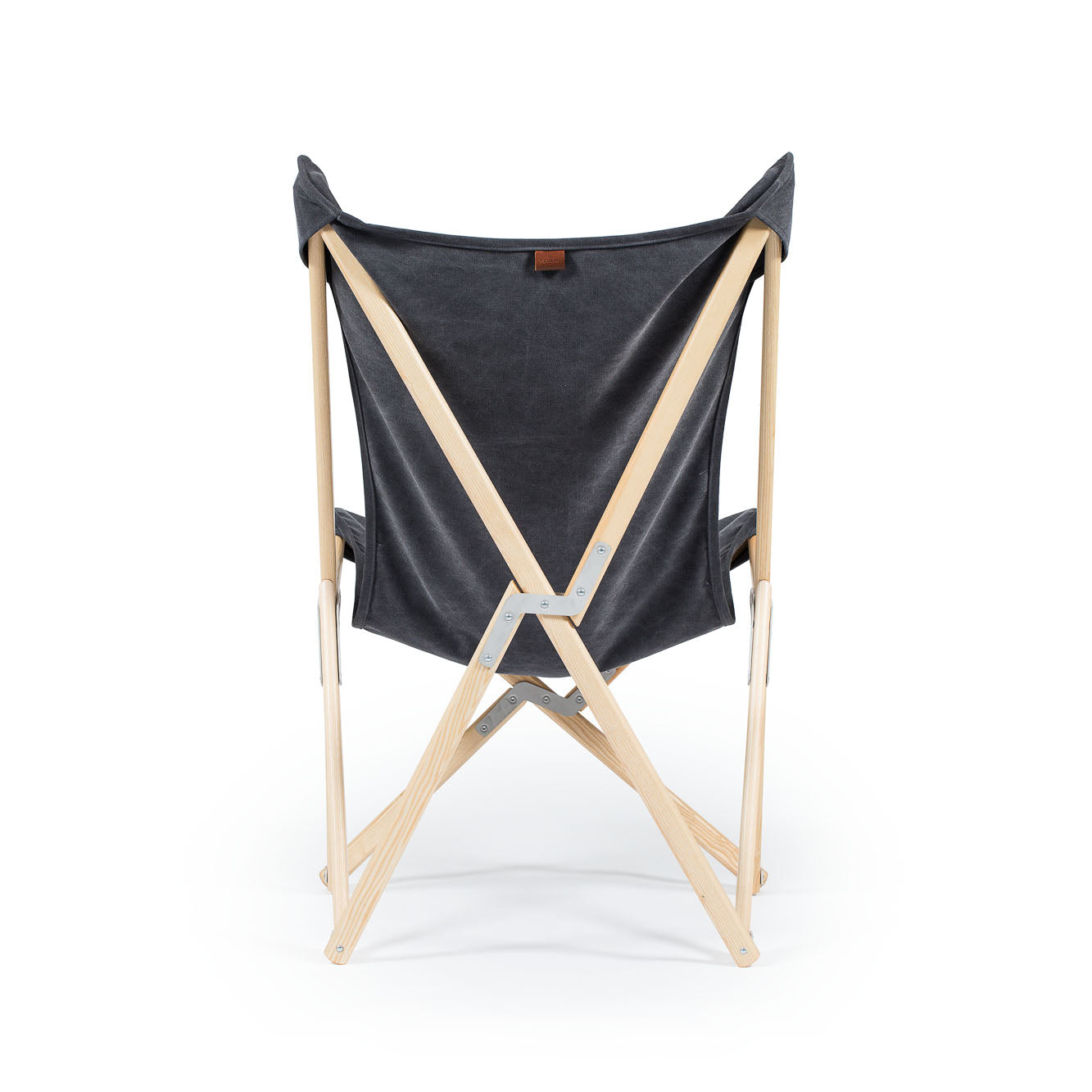 Telami Tripolina chair is the timeless folding chair, like butterfly, the iconic outdoor furniture. Relax on your sofa or on your jeans Tripolina.