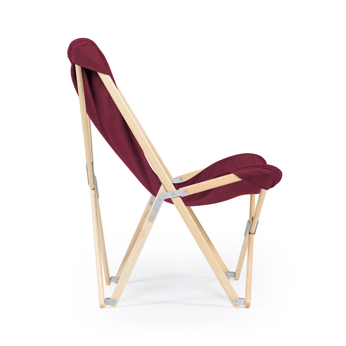 Telami Tripolina is a made in Italy design chair. Tripolina is an iconic armchair suitable for both outdoor furniture, as patio chairs, and indoor, as chaise lounge. Discover the Italian brand Telami
